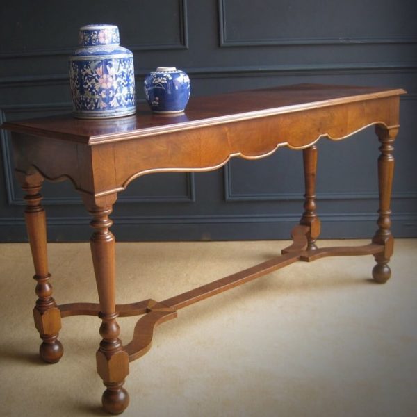 Decorative antique table