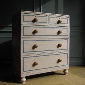 Trompe l'oeil chest of drawers